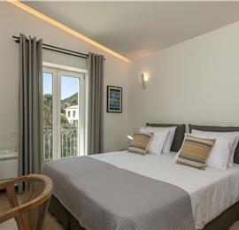 3 bedroom villa with pool & sea views, near Palaiokastrítsa, sleeps 6